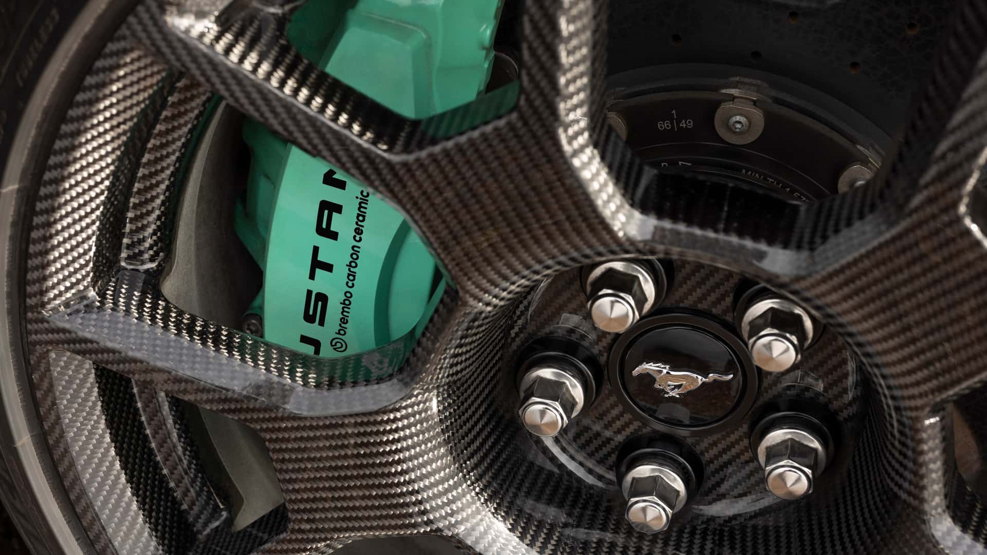 2026-ford-mustang-dark-horse-sc-track-pack-wheel